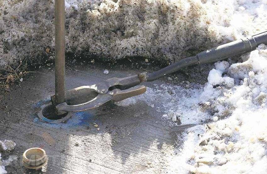 Разморозка трубы отвода воды септика в Чехове